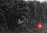 Standbild Soldaten Saint Lo Frankreich, 1944, aus Sekunde 52 historischem Filmmaterial Videoclip 65675027631