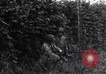 Standbild Soldaten Saint Lo Frankreich, 1944, aus Sekunde 54 historischem Filmmaterial Videoclip 65675027631