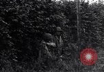 Standbild Soldaten Saint Lo Frankreich, 1944, aus Sekunde 58 historischem Filmmaterial Videoclip 65675027631
