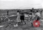 Standbild Mediziner Birma, 1944, aus Sekunde 42 historischem Filmmaterial Videoclip 65675027633