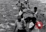 Standbild Mediziner Birma, 1944, aus Sekunde 56 historischem Filmmaterial Videoclip 65675027633