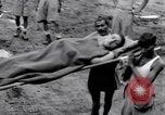 Standbild Mediziner Birma, 1944, aus Sekunde 59 historischem Filmmaterial Videoclip 65675027633