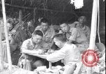 Standbild chinesischen und amerikanischen Offizieren Myitkyina Airdrome Birma, 1944, aus Sekunde 5 historischem Filmmaterial Videoclip 65675027634