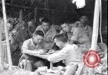 Standbild chinesischen und amerikanischen Offizieren Myitkyina Airdrome Birma, 1944, aus Sekunde 7 historischem Filmmaterial Videoclip 65675027634