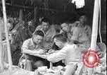 Standbild chinesischen und amerikanischen Offizieren Myitkyina Airdrome Birma, 1944, aus Sekunde 8 historischem Filmmaterial Videoclip 65675027634