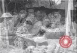 Standbild chinesischen und amerikanischen Offizieren Myitkyina Airdrome Birma, 1944, aus Sekunde 13 historischem Filmmaterial Videoclip 65675027634