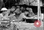 Standbild chinesischen und amerikanischen Offizieren Myitkyina Airdrome Birma, 1944, aus Sekunde 17 historischem Filmmaterial Videoclip 65675027634
