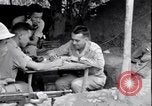 Standbild chinesischen und amerikanischen Offizieren Myitkyina Airdrome Birma, 1944, aus Sekunde 22 historischem Filmmaterial Videoclip 65675027634