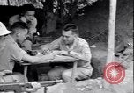 Standbild chinesischen und amerikanischen Offizieren Myitkyina Airdrome Birma, 1944, aus Sekunde 23 historischem Filmmaterial Videoclip 65675027634