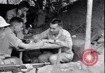 Standbild chinesischen und amerikanischen Offizieren Myitkyina Airdrome Birma, 1944, aus Sekunde 24 historischem Filmmaterial Videoclip 65675027634