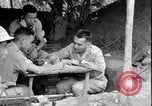 Standbild chinesischen und amerikanischen Offizieren Myitkyina Airdrome Birma, 1944, aus Sekunde 25 historischem Filmmaterial Videoclip 65675027634