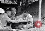 Standbild chinesischen und amerikanischen Offizieren Myitkyina Airdrome Birma, 1944, aus Sekunde 31 historischem Filmmaterial Videoclip 65675027634