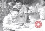 Standbild chinesischen und amerikanischen Offizieren Myitkyina Airdrome Birma, 1944, aus Sekunde 32 historischem Filmmaterial Videoclip 65675027634