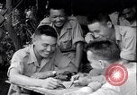 Standbild chinesischen und amerikanischen Offizieren Myitkyina Airdrome Birma, 1944, aus Sekunde 34 historischem Filmmaterial Videoclip 65675027634
