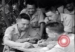 Standbild chinesischen und amerikanischen Offizieren Myitkyina Airdrome Birma, 1944, aus Sekunde 36 historischem Filmmaterial Videoclip 65675027634