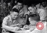 Standbild chinesischen und amerikanischen Offizieren Myitkyina Airdrome Birma, 1944, aus Sekunde 37 historischem Filmmaterial Videoclip 65675027634