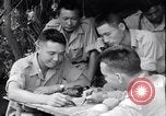 Standbild chinesischen und amerikanischen Offizieren Myitkyina Airdrome Birma, 1944, aus Sekunde 38 historischem Filmmaterial Videoclip 65675027634