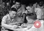 Standbild chinesischen und amerikanischen Offizieren Myitkyina Airdrome Birma, 1944, aus Sekunde 40 historischem Filmmaterial Videoclip 65675027634