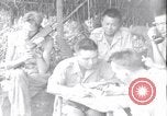 Standbild chinesischen und amerikanischen Offizieren Myitkyina Airdrome Birma, 1944, aus Sekunde 42 historischem Filmmaterial Videoclip 65675027634