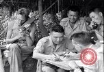 Standbild chinesischen und amerikanischen Offizieren Myitkyina Airdrome Birma, 1944, aus Sekunde 47 historischem Filmmaterial Videoclip 65675027634
