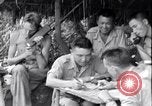 Standbild chinesischen und amerikanischen Offizieren Myitkyina Airdrome Birma, 1944, aus Sekunde 48 historischem Filmmaterial Videoclip 65675027634