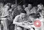 Standbild chinesischen und amerikanischen Offizieren Myitkyina Airdrome Birma, 1944, aus Sekunde 49 historischem Filmmaterial Videoclip 65675027634