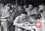 Standbild chinesischen und amerikanischen Offizieren Myitkyina Airdrome Birma, 1944, aus Sekunde 50 historischem Filmmaterial Videoclip 65675027634