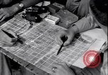 Standbild chinesischen und amerikanischen Offizieren Myitkyina Airdrome Birma, 1944, aus Sekunde 53 historischem Filmmaterial Videoclip 65675027634