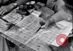 Standbild chinesischen und amerikanischen Offizieren Myitkyina Airdrome Birma, 1944, aus Sekunde 58 historischem Filmmaterial Videoclip 65675027634