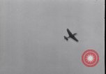 Standbild P-40 Bomber Myitkyina Airdrome Birma, 1944, aus Sekunde 17 historischem Filmmaterial Videoclip 65675027635