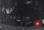 Standbild US Army Division 29 Soldaten Messezelt Saint Lo Frankreich, 1944, aus Sekunde 13 historischem Filmmaterial Videoclip 65675027647