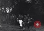 Standbild US Army Division 29 Soldaten Messezelt Saint Lo Frankreich, 1944, aus Sekunde 16 historischem Filmmaterial Videoclip 65675027647