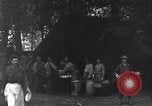Standbild US Army Division 29 Soldaten Messezelt Saint Lo Frankreich, 1944, aus Sekunde 20 historischem Filmmaterial Videoclip 65675027647