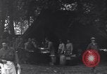Standbild US Army Division 29 Soldaten Messezelt Saint Lo Frankreich, 1944, aus Sekunde 21 historischem Filmmaterial Videoclip 65675027647