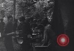 Standbild US Army Division 29 Soldaten Messezelt Saint Lo Frankreich, 1944, aus Sekunde 26 historischem Filmmaterial Videoclip 65675027647