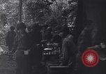 Standbild US Army Division 29 Soldaten Messezelt Saint Lo Frankreich, 1944, aus Sekunde 27 historischem Filmmaterial Videoclip 65675027647