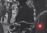 Standbild US Army Division 29 Soldaten Messezelt Saint Lo Frankreich, 1944, aus Sekunde 37 historischem Filmmaterial Videoclip 65675027647