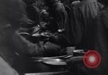Standbild US Army Division 29 Soldaten Messezelt Saint Lo Frankreich, 1944, aus Sekunde 56 historischem Filmmaterial Videoclip 65675027647