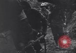 Standbild Mediziner helfen verwundeten US-Soldat des 29 Division Saint Lo Frankreich, 1944, aus Sekunde 38 historischem Filmmaterial Videoclip 65675027648