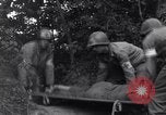 Standbild Mediziner helfen verwundeten US-Soldat des 29 Division Saint Lo Frankreich, 1944, aus Sekunde 51 historischem Filmmaterial Videoclip 65675027648