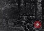 Standbild 29 Division Soldaten Ruhe und Musik zu hören Saint Lo Frankreich, 1944, aus Sekunde 5 historischem Filmmaterial Videoclip 65675027649