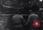 Standbild 29 Division Soldaten Ruhe und Musik zu hören Saint Lo Frankreich, 1944, aus Sekunde 40 historischem Filmmaterial Videoclip 65675027649