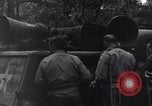 Standbild 29 Division Soldaten Ruhe und Musik zu hören Saint Lo Frankreich, 1944, aus Sekunde 42 historischem Filmmaterial Videoclip 65675027649