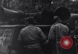 Standbild 29 Division Soldaten Ruhe und Musik zu hören Saint Lo Frankreich, 1944, aus Sekunde 44 historischem Filmmaterial Videoclip 65675027649