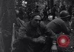 Standbild 29 Division Soldaten Ruhe und Musik zu hören Saint Lo Frankreich, 1944, aus Sekunde 47 historischem Filmmaterial Videoclip 65675027649