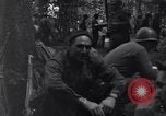 Standbild 29 Division Soldaten Ruhe und Musik zu hören Saint Lo Frankreich, 1944, aus Sekunde 52 historischem Filmmaterial Videoclip 65675027649