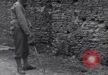 Standbild 29 Division Soldaten aussehen für Landminen Saint Lo Frankreich, 1944, aus Sekunde 46 historischem Filmmaterial Videoclip 65675027650