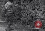 Standbild 29 Division Soldaten aussehen für Landminen Saint Lo Frankreich, 1944, aus Sekunde 48 historischem Filmmaterial Videoclip 65675027650