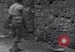 Standbild 29 Division Soldaten aussehen für Landminen Saint Lo Frankreich, 1944, aus Sekunde 49 historischem Filmmaterial Videoclip 65675027650