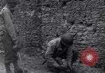Standbild 29 Division Soldaten aussehen für Landminen Saint Lo Frankreich, 1944, aus Sekunde 55 historischem Filmmaterial Videoclip 65675027650